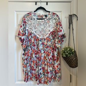 Torrid White Crinkle Gauze Crochet blouse size 4